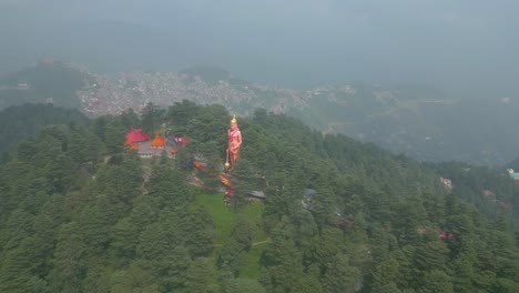 Vista-Aérea-De-La-Estación-De-Montaña-De-Shimla,-Calle-Comercial