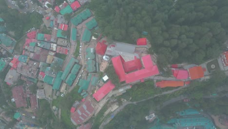 Vista-Aérea-De-La-Estación-De-Montaña-De-Shimla,-Calle-Comercial