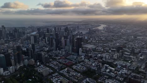 Drone-Shot-Of-Fitz-Roy-Area-And-Melbourne-CBD-At-Sunset,-Australia