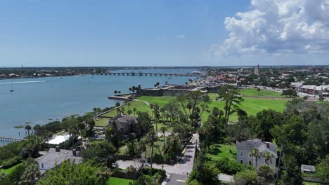 Drone-shot-pushing-in-on-Castillo-de-San-Marcos