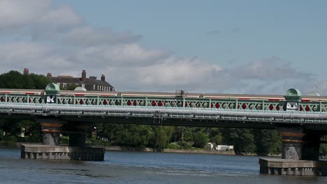 District-Line-Underground-over-Putney-Bridge,-London,-United-Kingdom