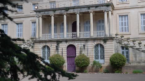 Slow-establishing-shot-of-an-antique-building-with-a-pillared-facade