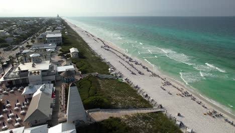 Malerischer-Strand-In-Der-Ferienanlage-Im-Nordwesten-Floridas,-USA---Luftaufnahme