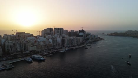 Vista-Del-Amanecer-Sobre-La-Ciudad-De-Sliema-En-Malta