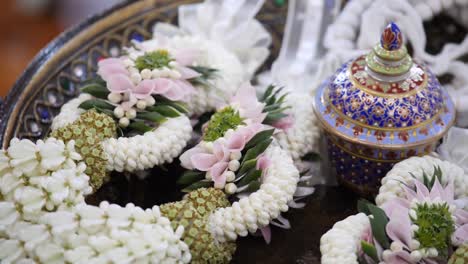 Beautiful-and-Neat-Thai-Flower-Garland,-Close-Up