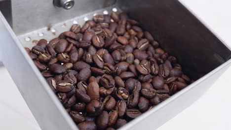 Close-up:-Rich-brown-freshly-roasted-organic-Colombian-coffee-beans