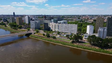 Puente-Pont-Eric-tabarly-Sobre-El-Río-Loira,-Ribera-De-Nantes,-Francia