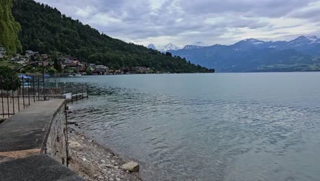 Static-shot-of-travel-destination-Lake-Thun-in-Switzerland