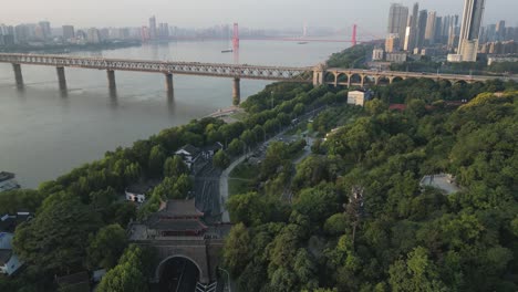 Scenic-view-of-a-traditional-gate-in-Wuhan,-China,-captured-during-daytime