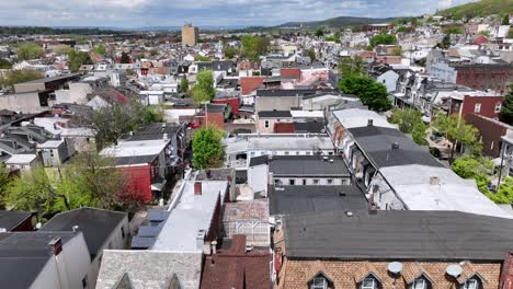 Amerikanisches-Viertel-Mit-Bunten-Häusern-Und-Gebäuden-In-Der-Stadt