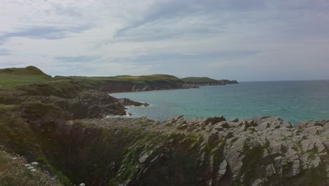 stone-coast-on-the-ocean-on-a-sunny-day