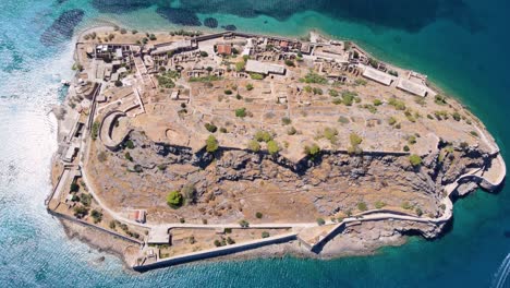 Tilt-Top-View-over-Venetian-Spinalonga-Fortress-Island-in-Crete,-Greece