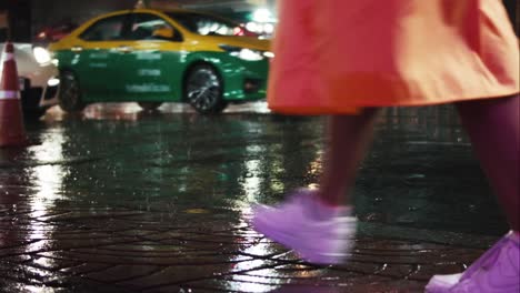 People-walking-in-Chinatown-Bangkok-at-night,-wet-streets-reflecting-lights