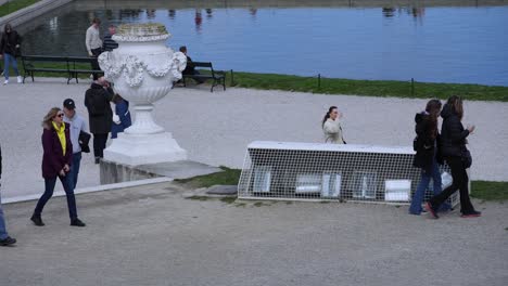 Scenes-of-people-chatting-in-the-gardens-surrounding-Schönbrunn-Palace,-Vienna