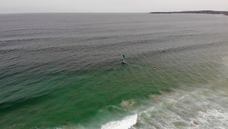 Windsurfen-4k-Drohne-Ozean-Welle-Horizont