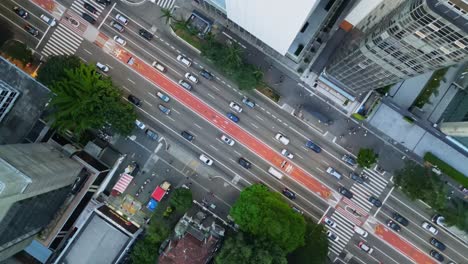 Vista-Aérea-Perpendicular-En-Espiral-Con-Dron