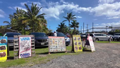 Parque-De-Camiones-De-Comida-De-Kahuku-Y-Tiendas-Locales-En-La-Costa-Norte-De-Oahu