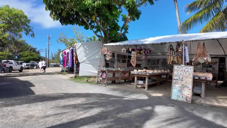 Geh-POV-Des-North-Shore-Market-Place-In-Kahuku,-Oahu,-Hawaii