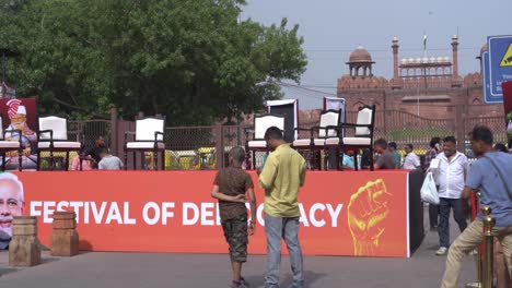 Indian-news-channel-prime-time-show-production-set-on-the-streets-of-Chandni-Chowk-with-popular-landmark-Red-Fort-in-the-background