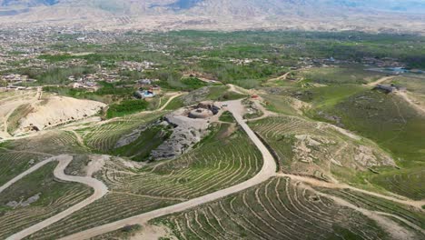 Vista-Aérea-Del-Sitio-Histórico-Del-Patrimonio-Afgano-En-Un-Paisaje-Sereno