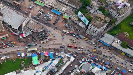 Toma-Aérea-De-Una-Calle-Concurrida-En-La-Ciudad-De-Barisal-En-Bangladesh