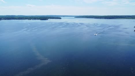 Der-Pewaukee-Lake-Ist-Im-Sommer-Ein-Beliebtes-Ausflugsziel-Für-Die-Einwohner-Von-Milwaukee