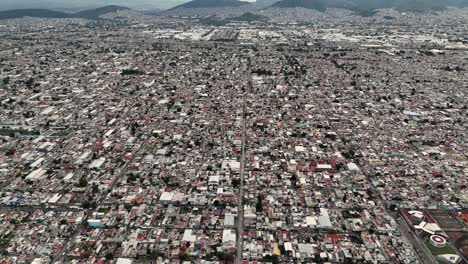 Vista-Aérea-De-Ecatepec,-México,-Que-Muestra-La-Densa-Población-Y-Viviendas.