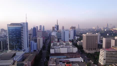 Rascacielos-De-La-Ciudad-De-Nairobi,-Fotografiado-Con-Dron-A-Primera-Hora-De-La-Mañana