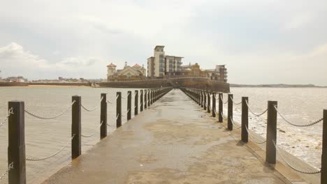 El-Puerto-De-La-Isla-Knightstone-Durante-El-Verano-En-Weston-Super-Mare,-Inglaterra,-Reino-Unido