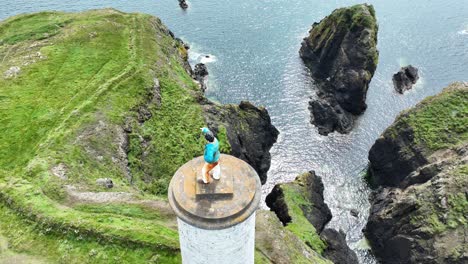 Vista-Aérea-Del-Metalman-En-Tramore-Bay,-Waterford,-Irlanda,-Desde-Un-Dron-De-Irlanda,-Que-Señala-El-Peligro-De-Naufragio-Para-Los-Barcos