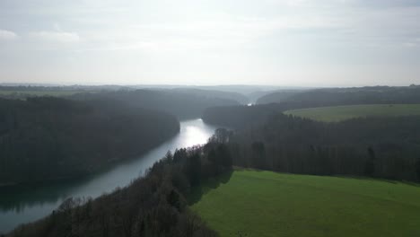 Explora-Las-Impresionantes-Imágenes-Tomadas-Con-Un-Dron-Del-Lago-Wahnbachtalsperre-En-Alemania