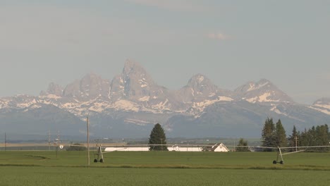 Idaho-farm-fields-under-the-towering-Teton-mountains-on-a-hot-summer-day