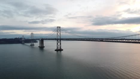 Vista-Del-Puente-De-La-Bahía-De-San-Francisco-Desde-Un-Dron