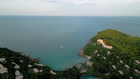 Koh-Samui,-Thailand---Luftaufnahme-Des-Resorts-Am-Wasser