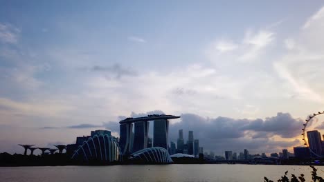 Video-De-Lapso-De-Tiempo-De-La-Atracción-Turística-De-Singapur-Marina-Bay-Durante-La-Puesta-De-Sol