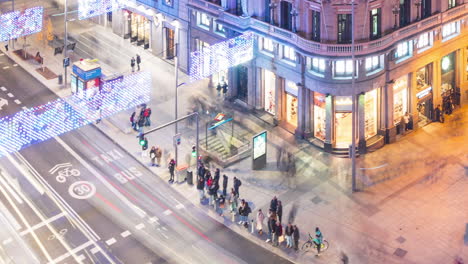 Timelapse-Nocturno-De-La-Plaza-Del-Callao-En-Madrid-Por-La-Noche-Durante-La-Temporada-Navideña