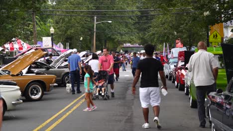 Exhibición-De-Autos-En-Los-Suburbios-De-Nj