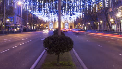 Zeitraffer-Der-Alcalá-Straße-Während-Der-Weihnachtszeit-In-Madrid,-Spanien