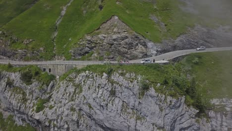 Luftaufnahme-Der-Alpenstraße-In-Der-Schweiz