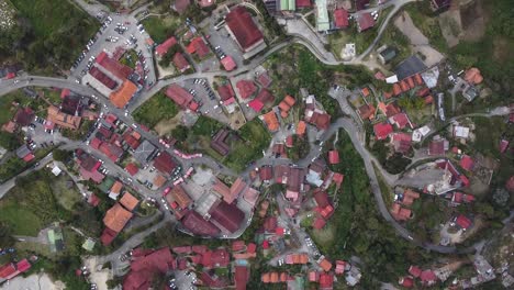 Vista-Aérea-De-Arriba-Hacia-Abajo-De-La-Ciudad-De-Colonia-Tovar,-Aragua,-Venezuela