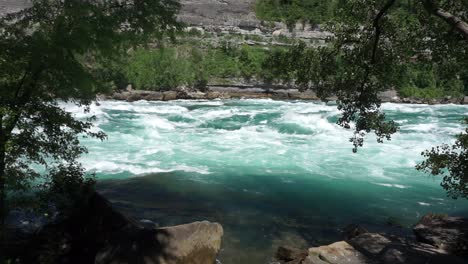 Wildwasserwanderung-An-Den-Niagarafällen,-Niagara-Rapids