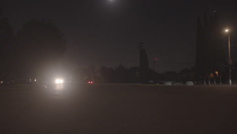 Cars-in-a-suburban-neighborhood-at-night