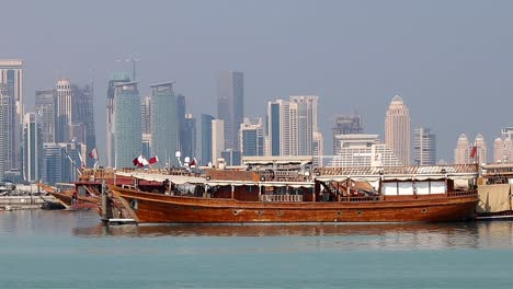 Una-De-Las-Atracciones-Más-Visitadas-De-Doha-Es-La-Corniche.