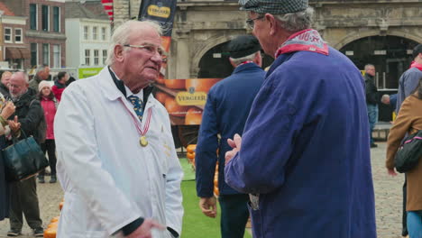 Traditional-way-of-making-deal-on-Dutch-cheese-market-in-Holand,-Gouda