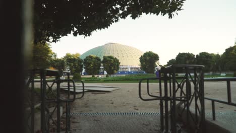 Außenansicht-Der-Sanierungsarbeiten-Im-Rosa-Pavilion-Mota,-Auch-Bekannt-Als-Crystal-Palace