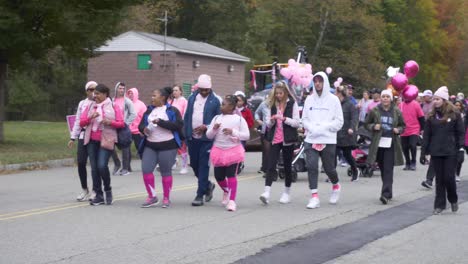 Personas-En-Parsippany-Nj-Completan-La-Caminata-Anual-De-Concientización-Sobre-El-Cáncer-De-Mama-Aparte-De-La-Campaña-Making-Strides-En-Octubre-De-2019