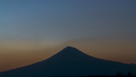 Lapso-De-Tiempo-Del-Atardecer-Sobre-El-Volcán-Popocatépetl