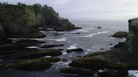 Dron-Volando-Bajo-A-Lo-Largo-De-Las-Playas-Del-Océano-Pacífico-Noroeste-De-Cape-Flattery