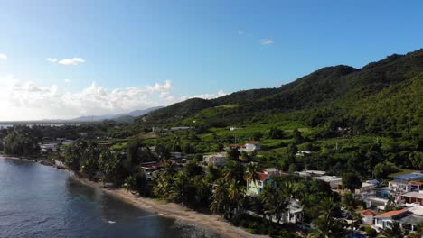 Drohnenaufnahmen-Beim-Überfliegen-Eines-Strandes-Im-Südöstlichen-Teil-Von-Puerto-Rico