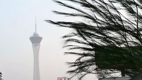 Heavy-winds-and-smoke-from-California-wildfires-in-Las-Vegas